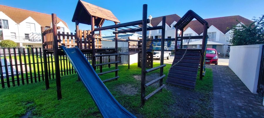 2 Bedroom Property for Sale in Whispering Pines Western Cape